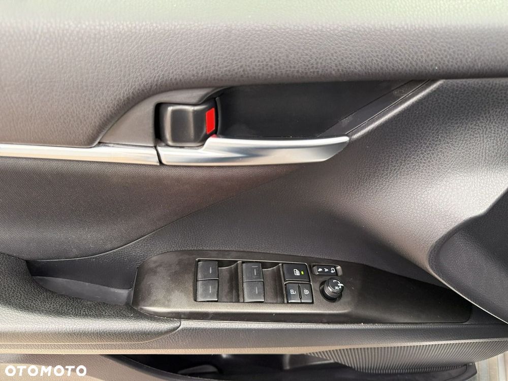 Toyota Camry - 14