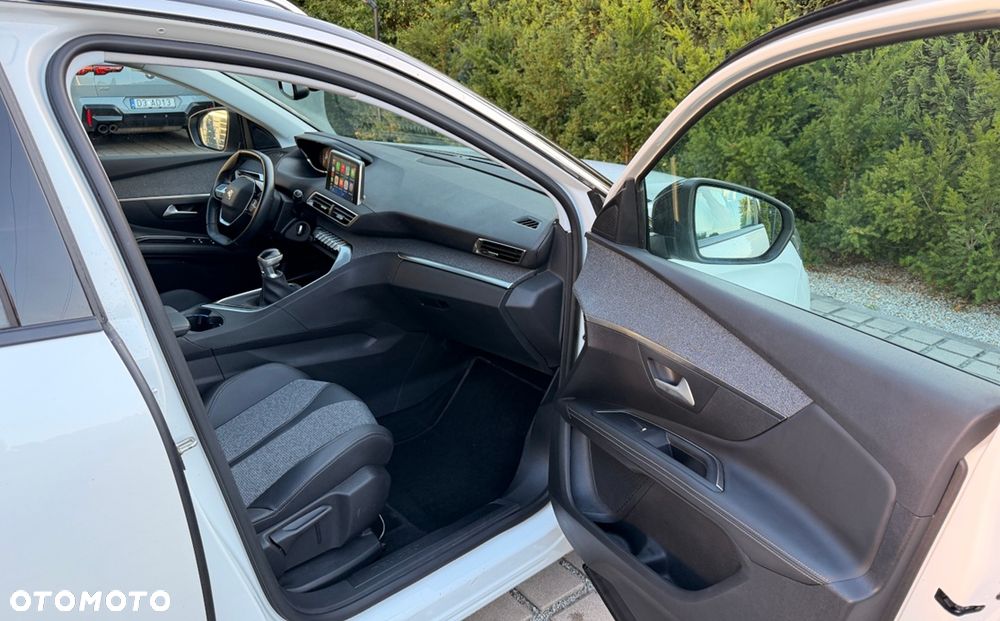 Peugeot 3008 1.2 PureTech Allure - 18