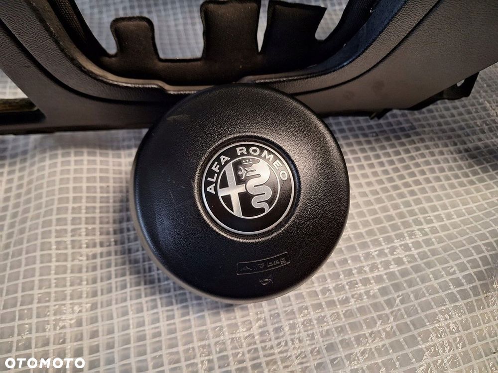 alfa romeo stelvio konsola czarna airbag poduszki  pasy  orginal  demont - 7