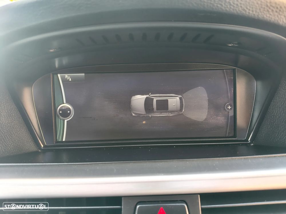 BMW 320 d EfficientDynamics Navigation - 24
