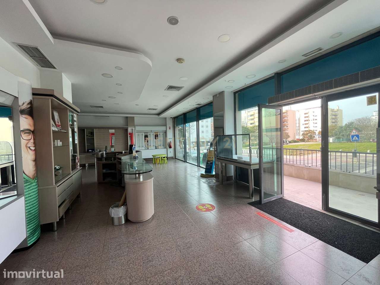 Loja com 130 m2 no CENTRO EMPRESARIAL DE TELHEIRAS - Grande imagem: 5/10