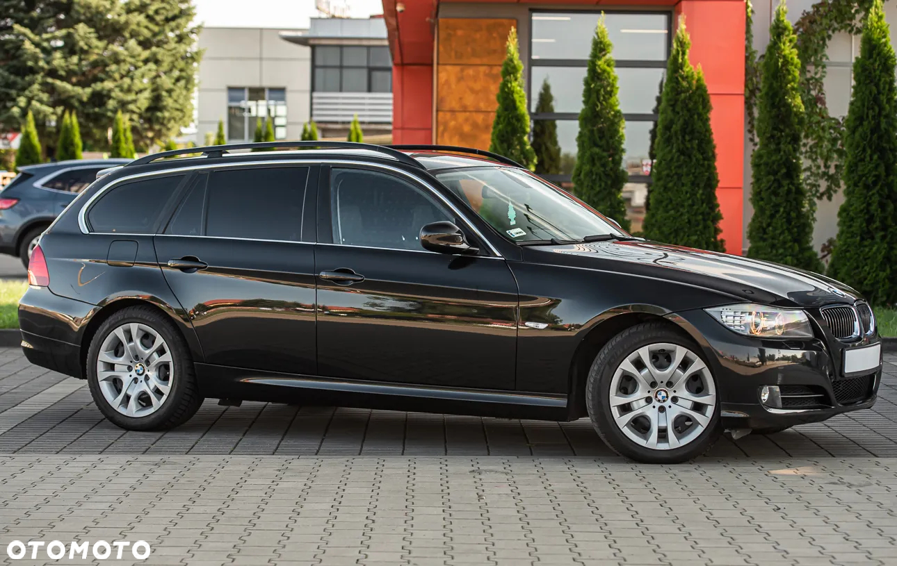 BMW Seria 3 325xi Touring - 12