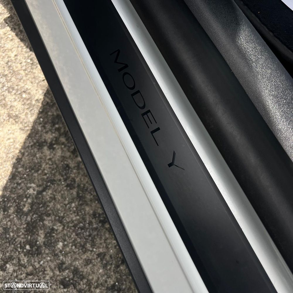 Tesla Model Y Long Range Dual Motor AWD - 9