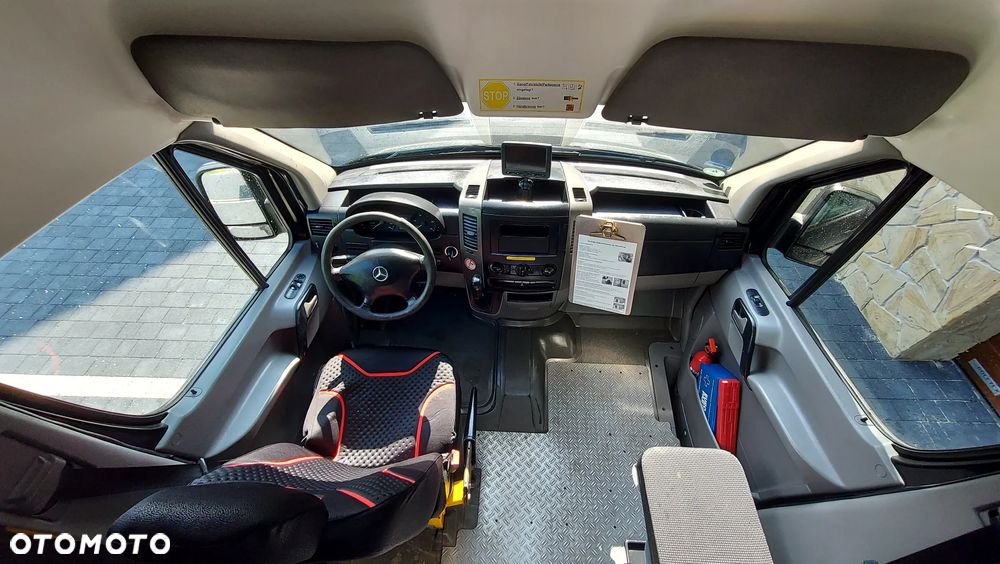 Mercedes-Benz Sprinter - 14