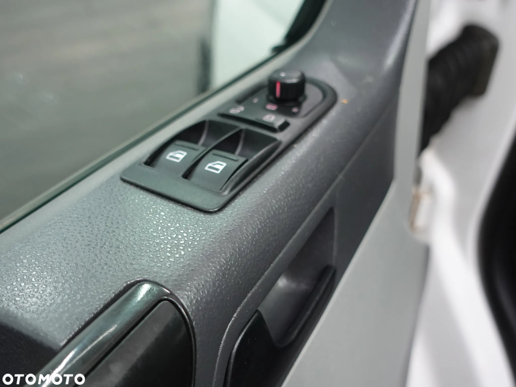 Volkswagen Transporter - Long - 22