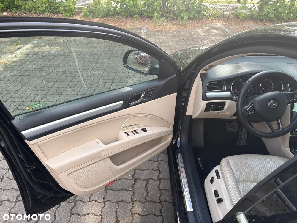 Skoda Superb 2.0 TSI Elegance DSG - 27