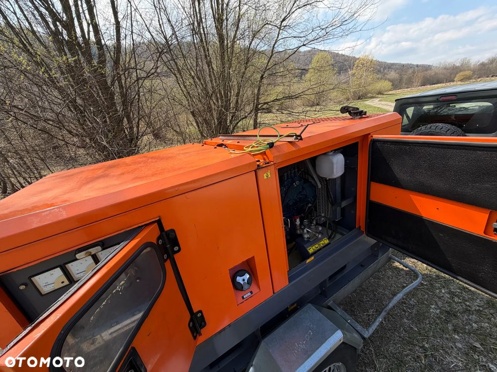 Atlas Copco QAS 40 KW Agregat prądotwórczy Przyczepa do rejestracji. inwerterowy wyciszony! 2014r. JAK NOWY z Norwegii. 5000mtg.Mocny silnik Turbo Kubota 4 cylindry 100km! Dekra aktualna. Opony zero zużycia. Zadbany Agregat. Odpala na Dotyk. Bogata Wersja! Prądnica Najlepsza PARTNER LEROY SOMER. - 24