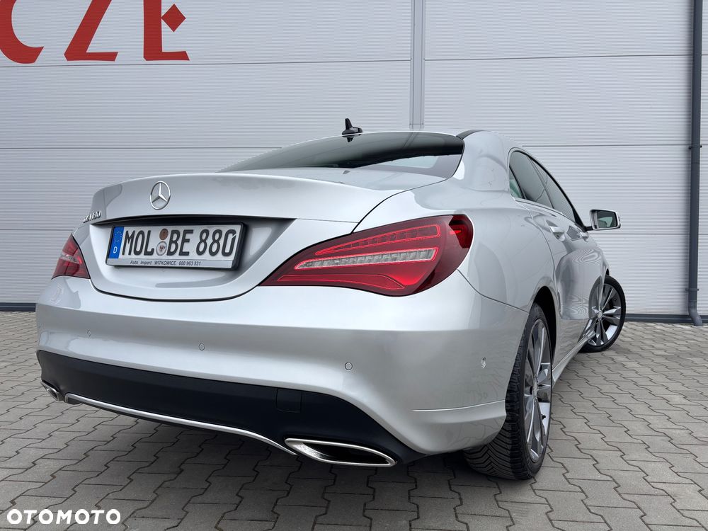 Mercedes-Benz CLA 180 7G-DCT Urban - 17