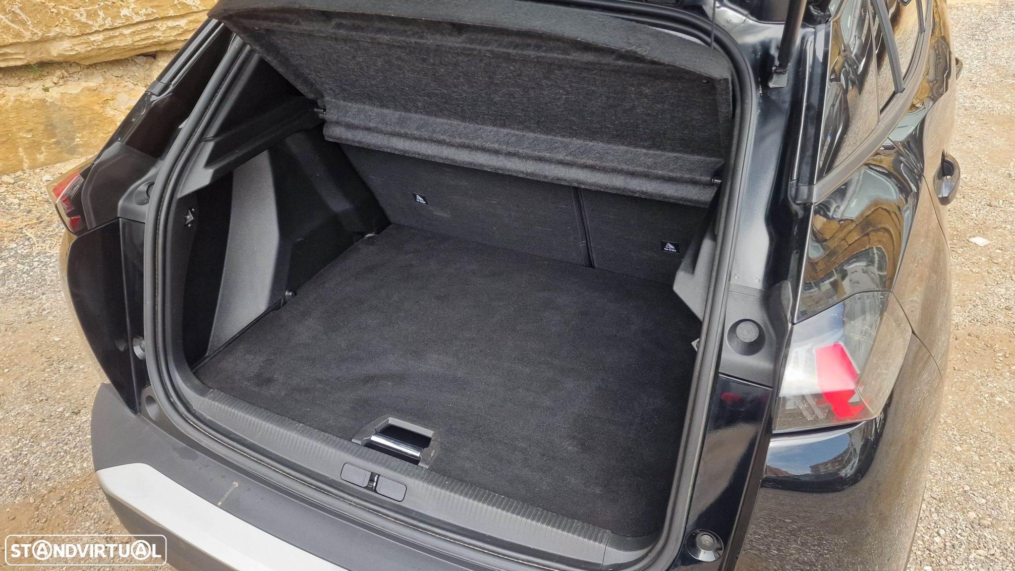 Peugeot 2008 1.5 BlueHDi Allure EAT8 - 35