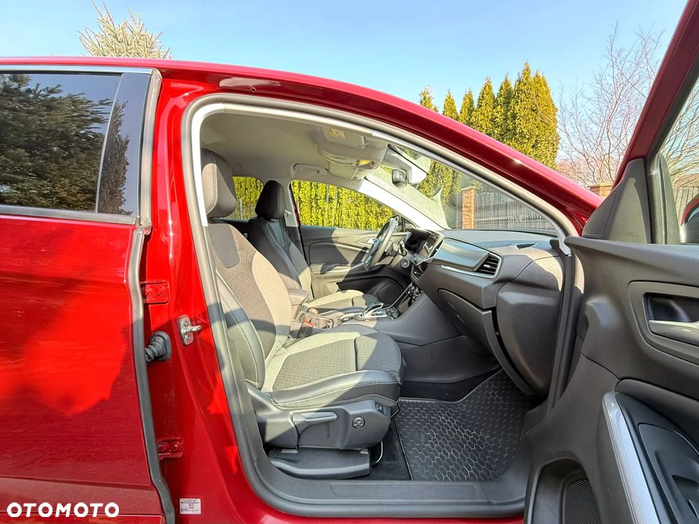 Opel Grandland X 1.2 T GPF Design&Tech S&S - 28