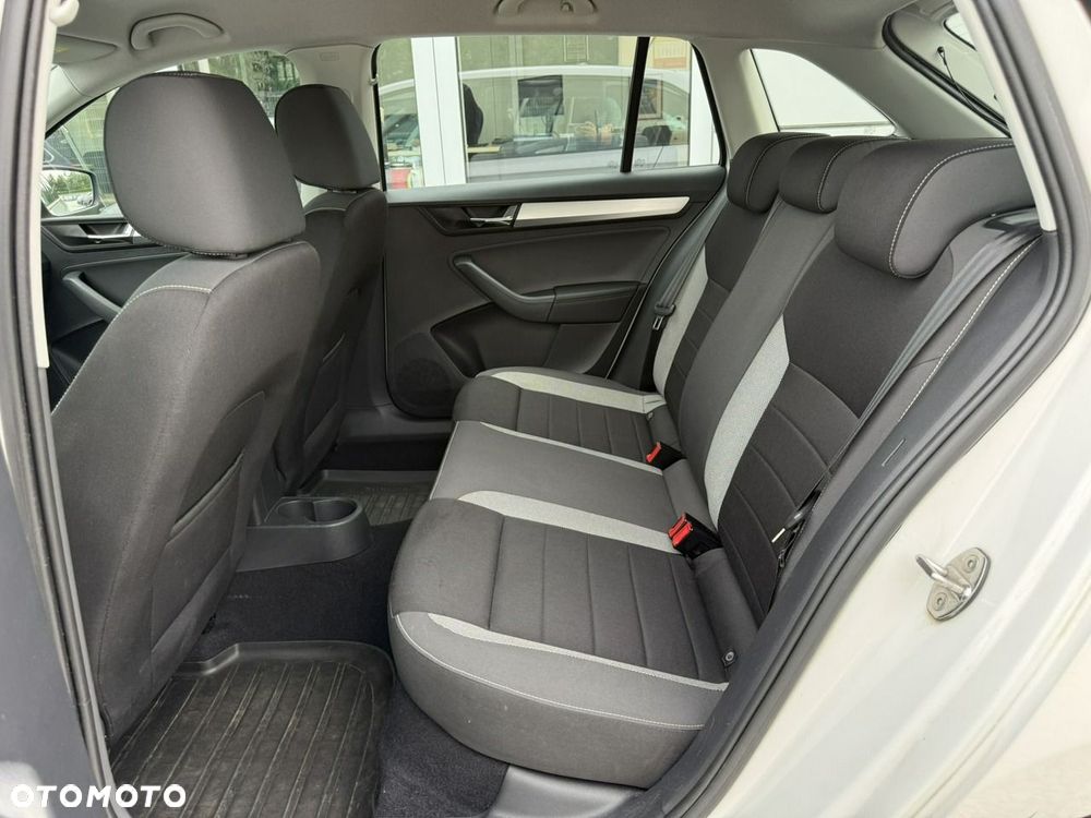 Skoda RAPID Spb 1.0 TSI Ambition - 12