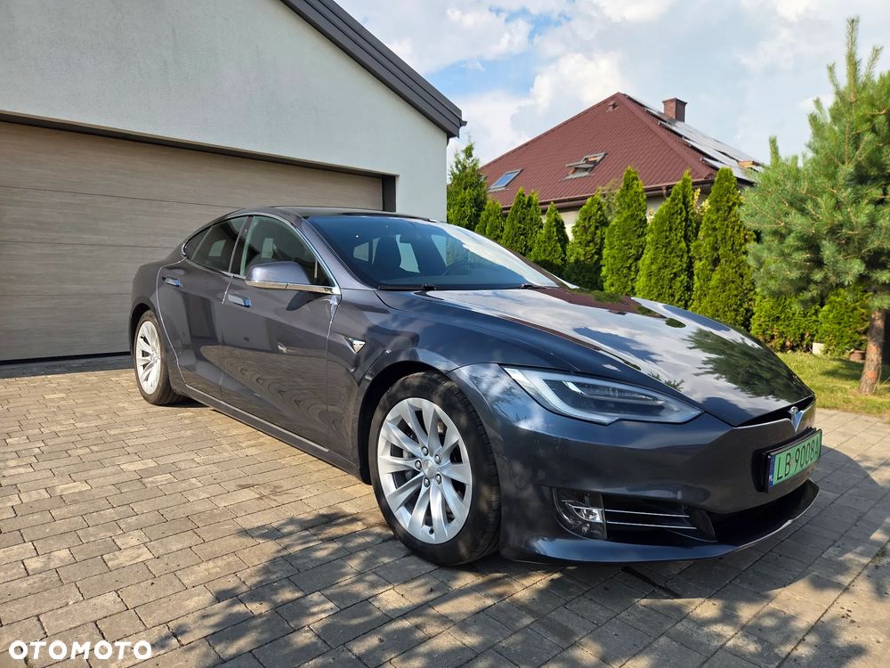 Tesla Model S - 1