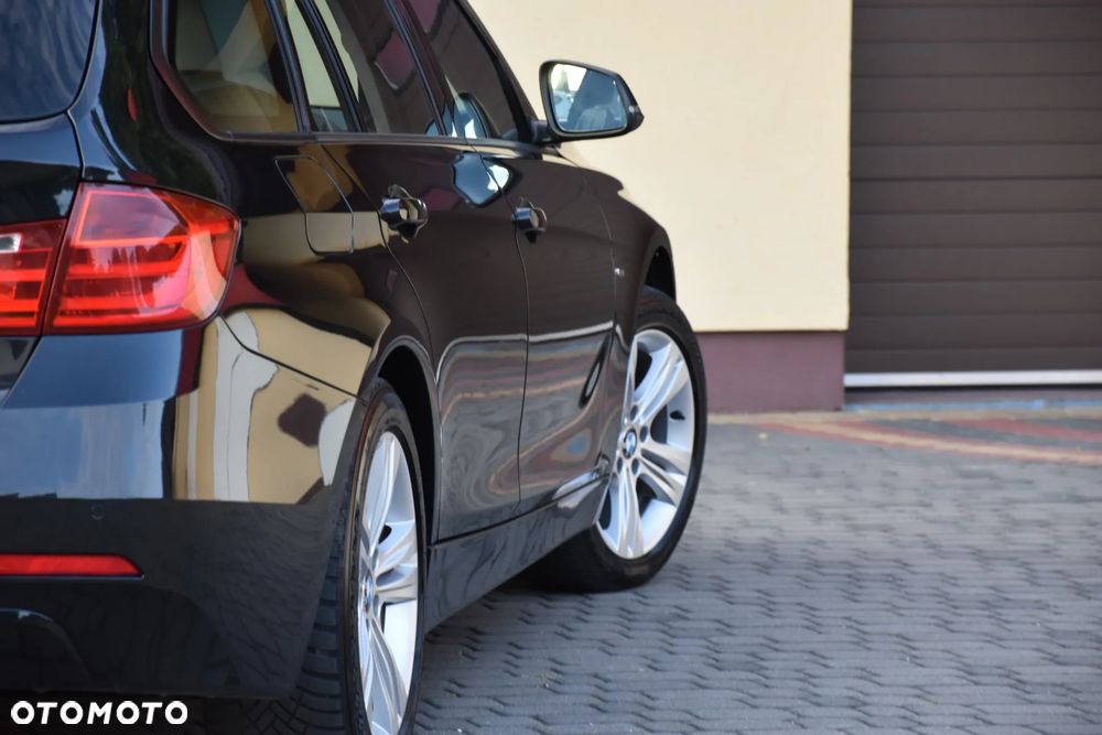 BMW Seria 3 320d Sport Line - 9