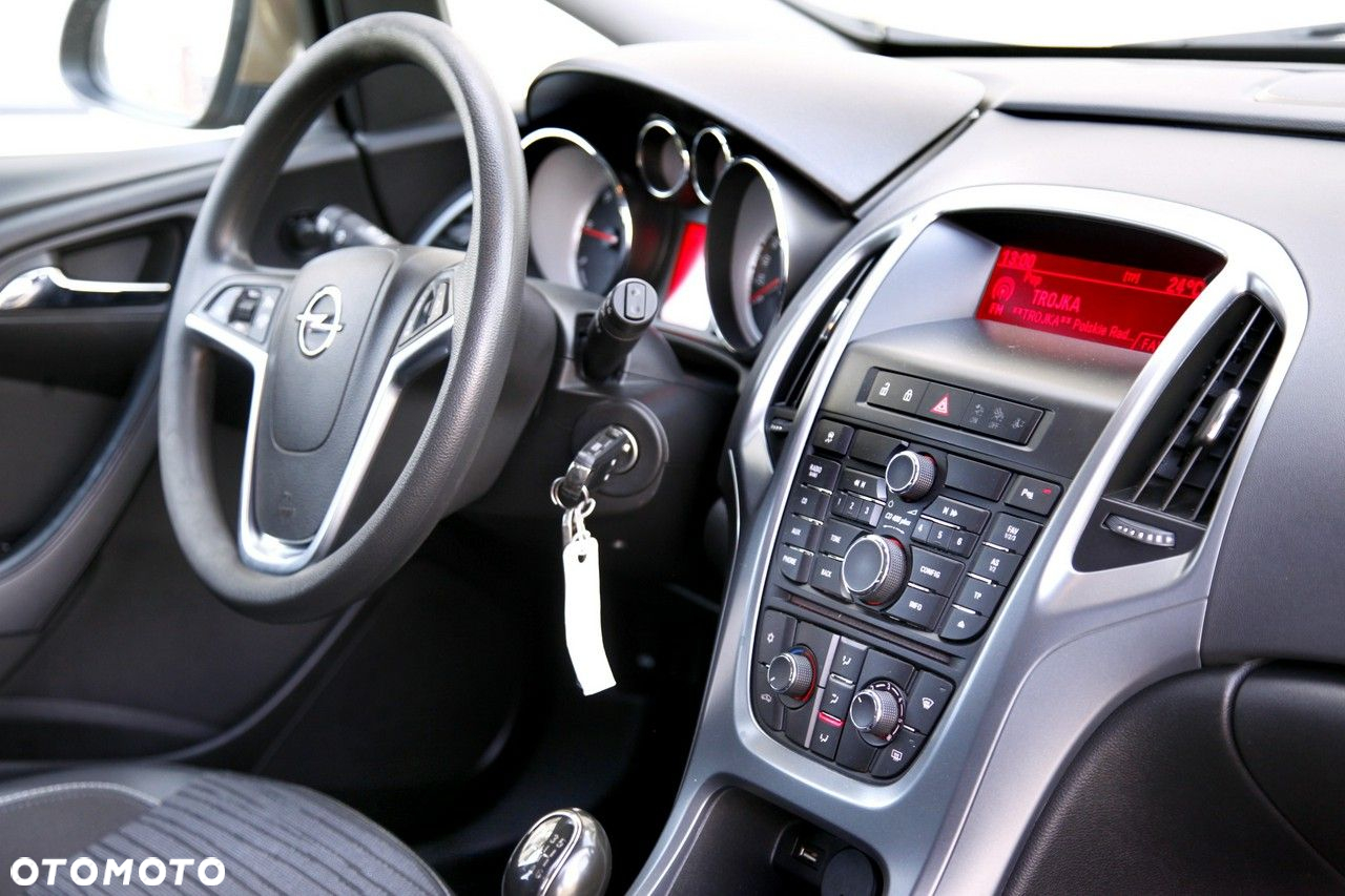 Opel Astra IV 2.0 CDTI Cosmo - 9