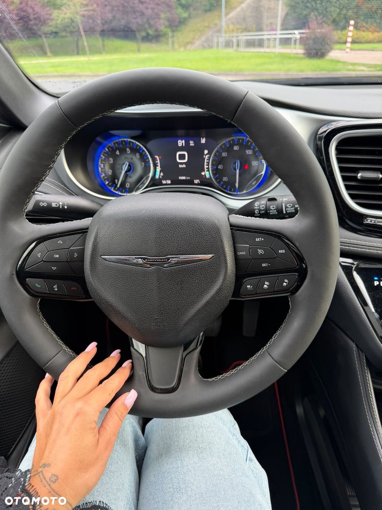 Chrysler Pacifica - 22