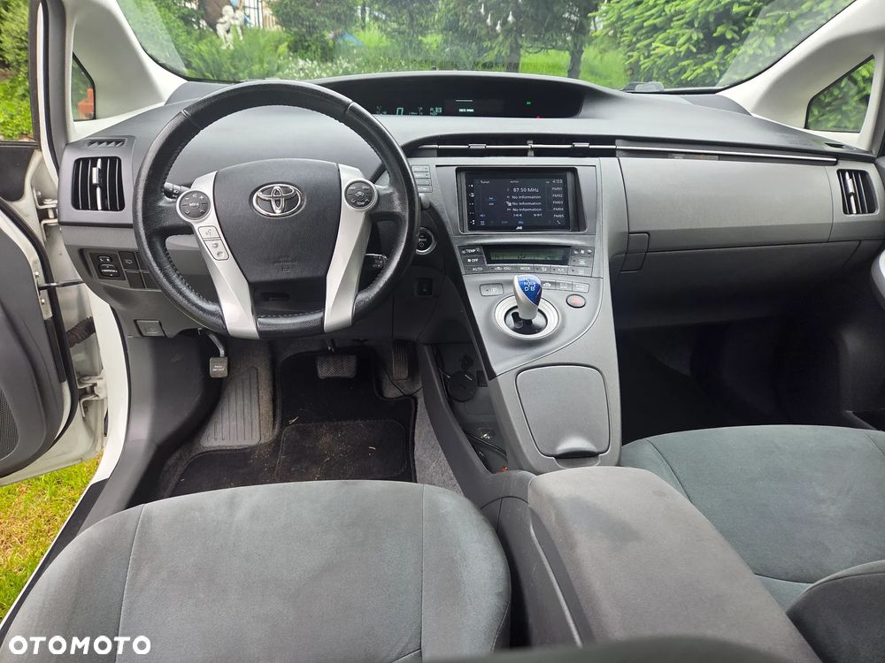 Toyota Prius (Hybrid) Life - 8