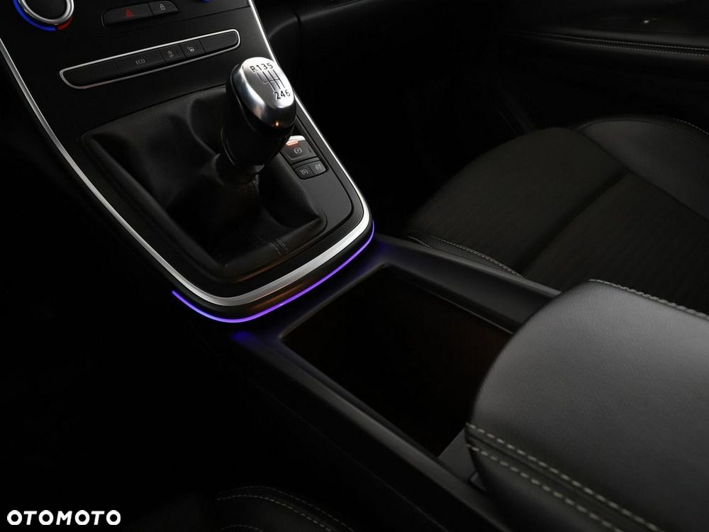 Renault Grand Scenic - 32