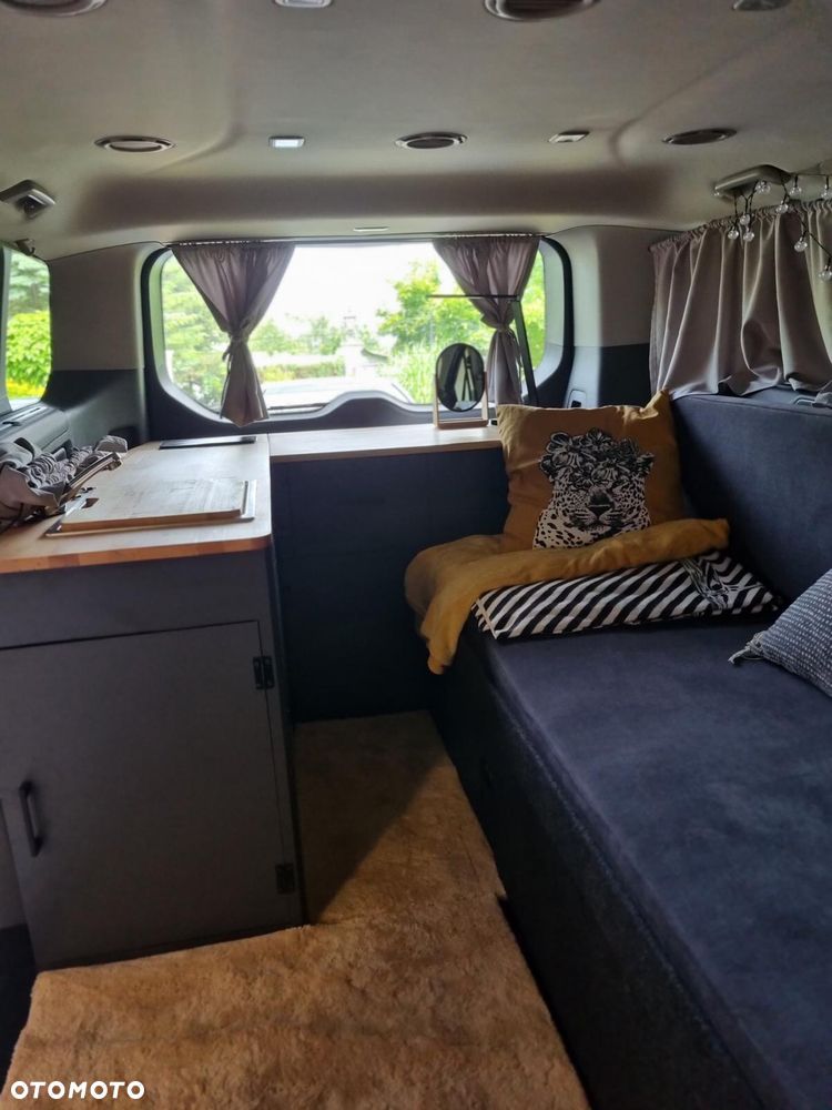 Ford Tourneo Custom - 4