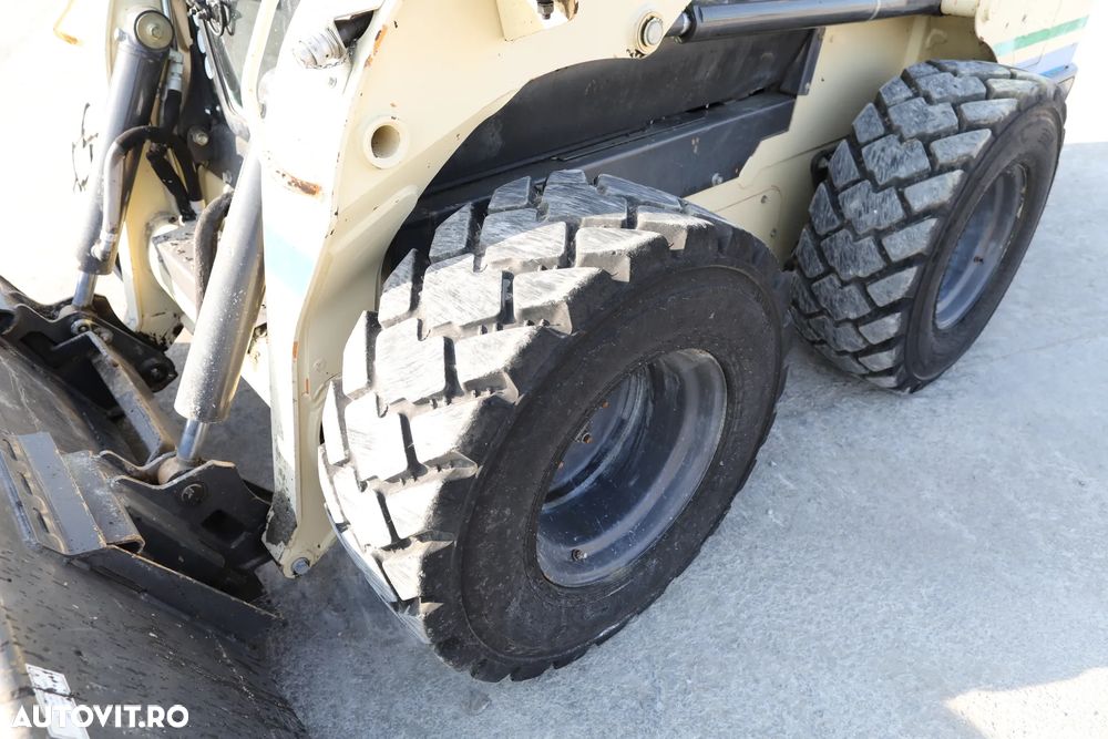 Case SR 250 Loader - 8