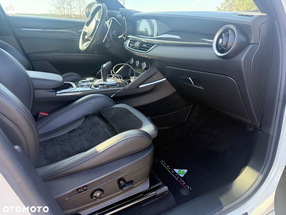 Alfa Romeo Stelvio 2.9 V6 Bi-Turbo Quadrifoglio Q4 - 23