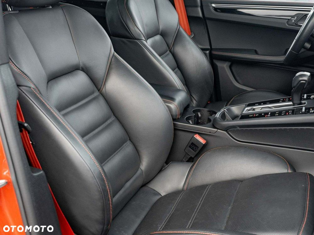 Porsche Macan T - 32