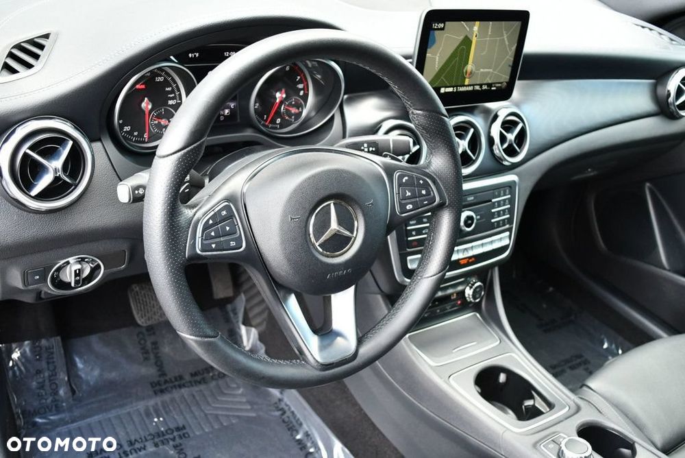 Mercedes-Benz GLA 250 4Matic 7G-DCT AMG Line - 12
