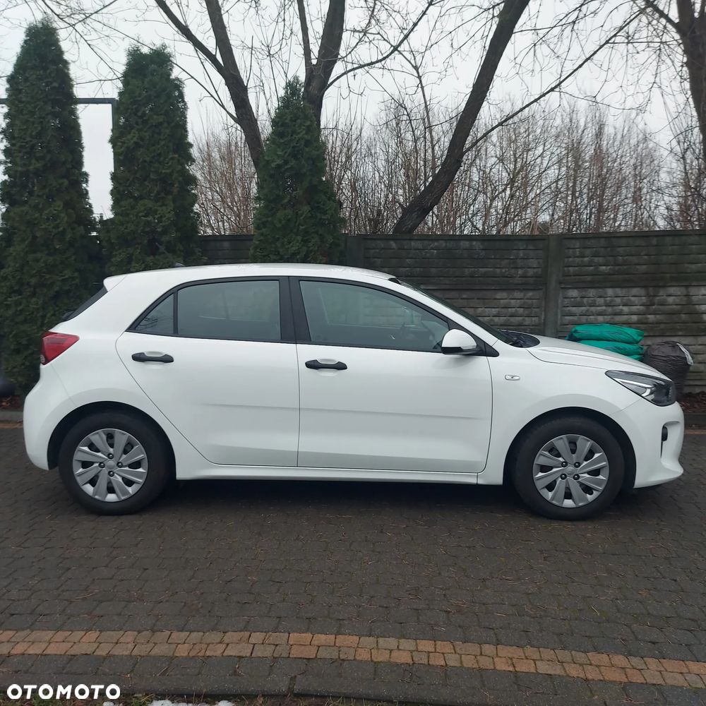 Kia Rio 1.2 L - 2