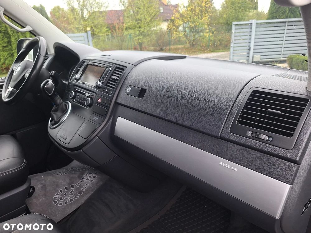 Volkswagen Multivan - 32