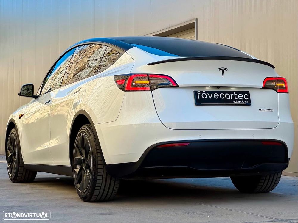 Tesla Model Y Long Range Dual Motor AWD - 17