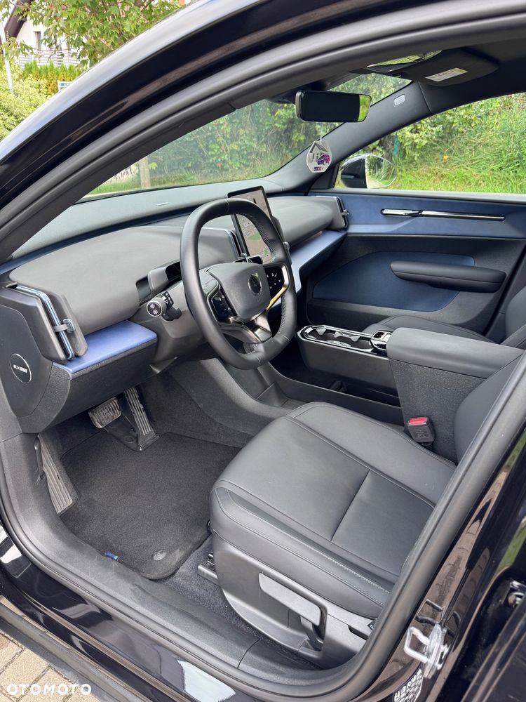 Volvo EX30 Single Motor Extended Range RWD Black Edition Plus - 13