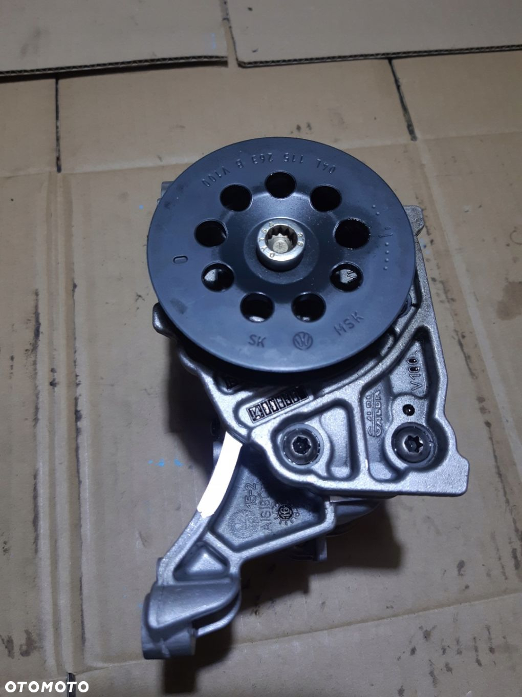AUDI A4 B9 A5 F5 8W 2.0 TDI POMPA OLEJU 04L145208AA - 2
