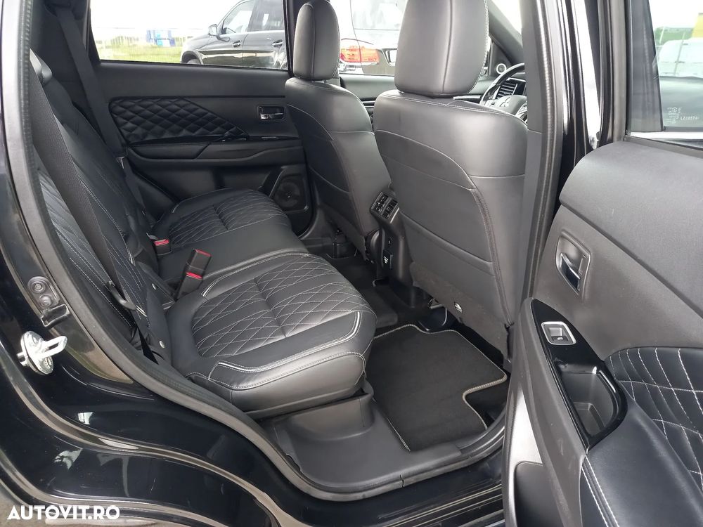Mitsubishi Outlander 2.4 4WD - 16