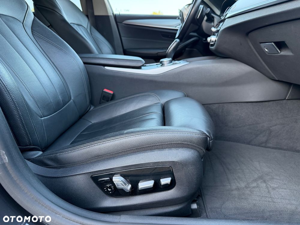 BMW Seria 5 530d xDrive Sport Line - 13