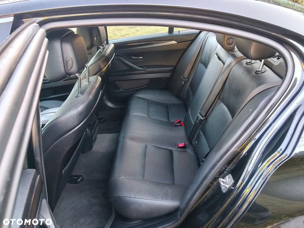 BMW Seria 5 528i - 5
