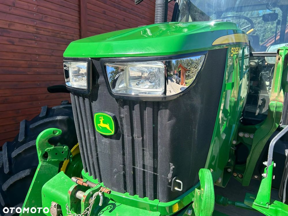John Deere 5085M - 5