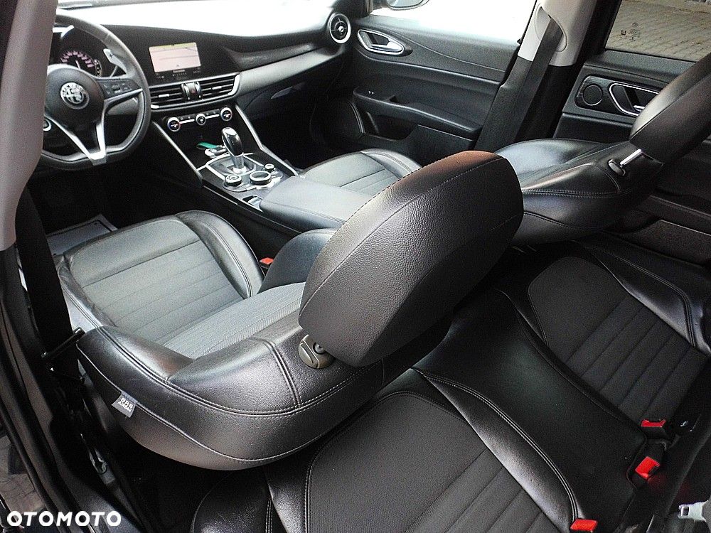Alfa Romeo Giulia 2.2 AT8 Business - 20