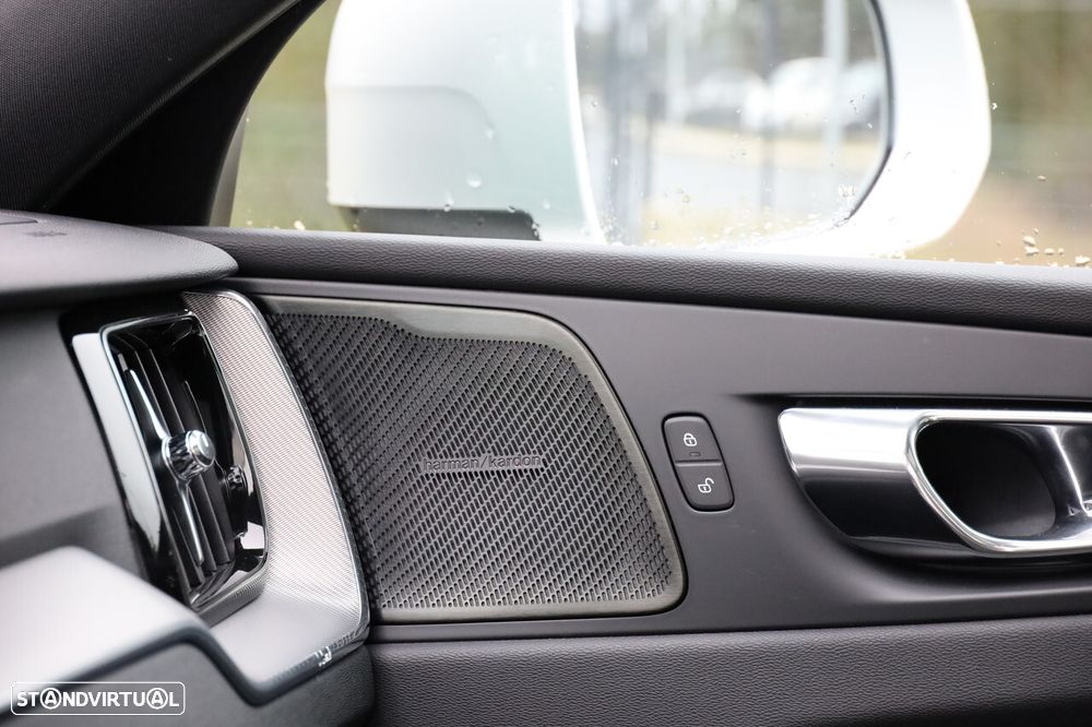 Volvo XC 60 2.0 D4 R-Design Geartronic - 14