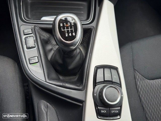 BMW 318 d Line Luxury — fotografia 14