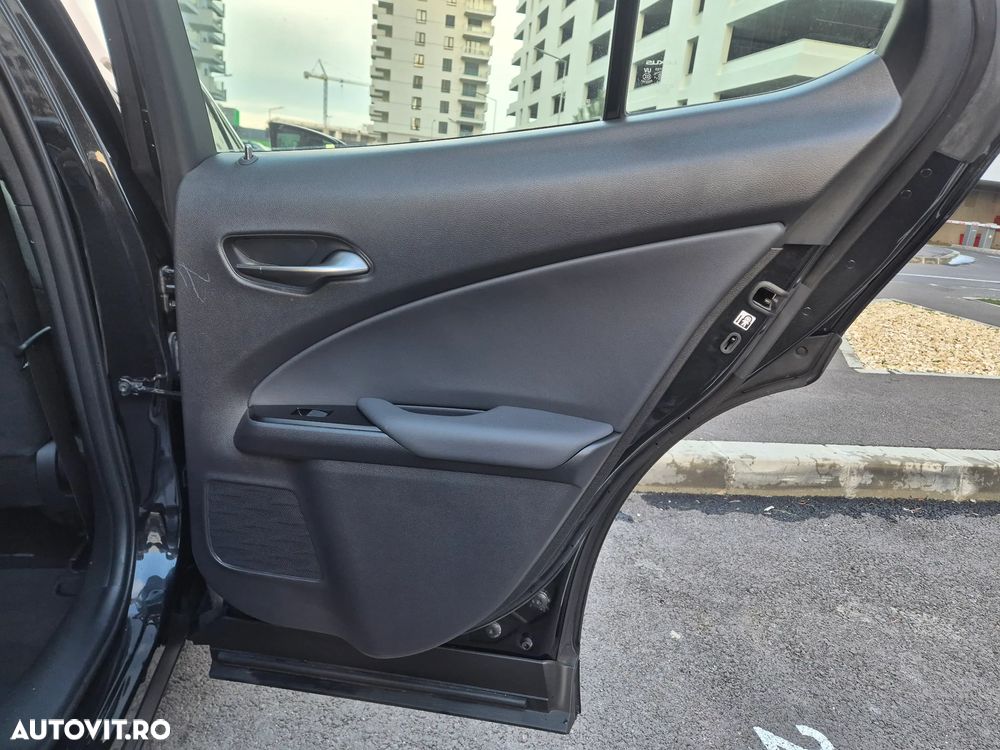 Lexus UX 250h Business Edition - 25