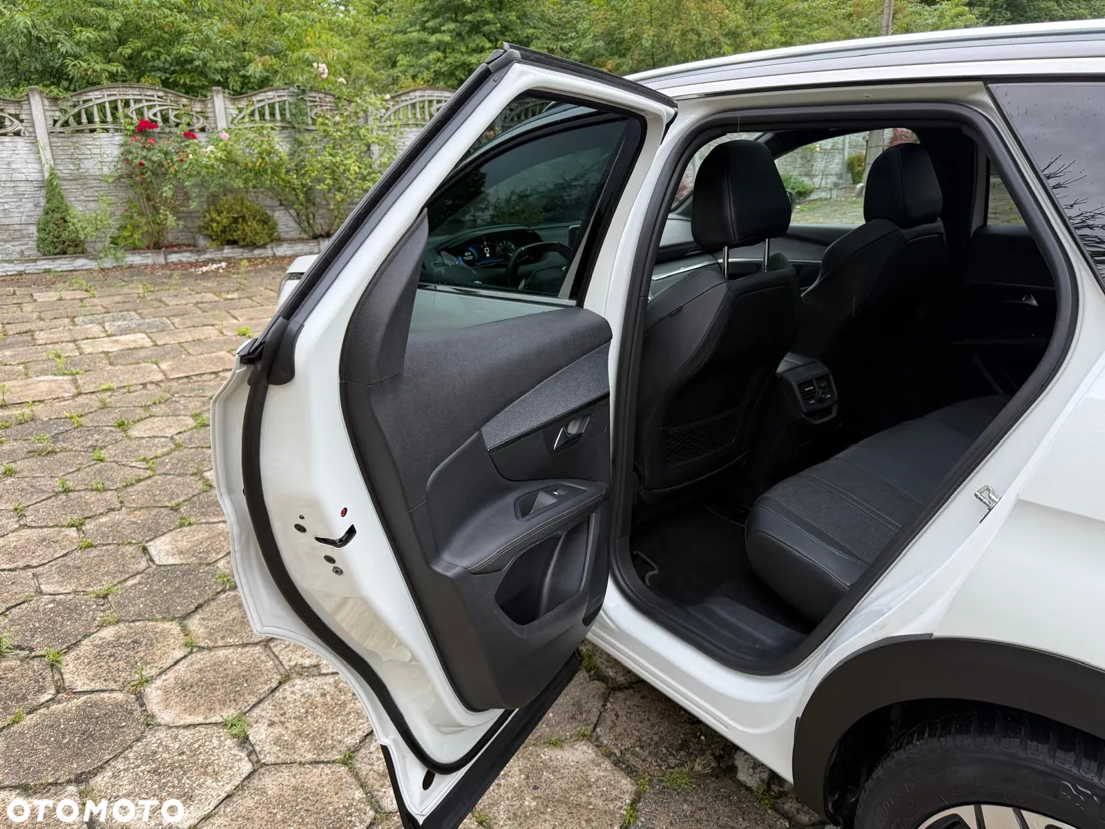Peugeot 3008 1.6 PureTech GPF GT Line S&S EAT8 - 24