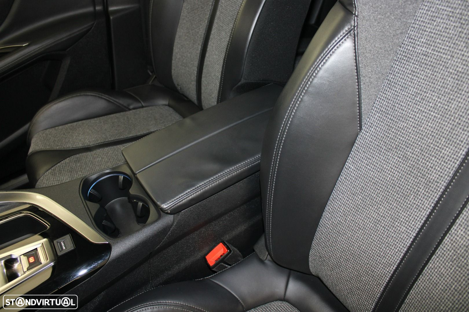 Peugeot 3008 1.6 BlueHDi Allure EAT6 - 30