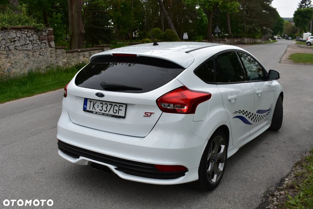 Ford Focus 2.0 EcoBoost ST mit Leder-Sport-Paket - 3