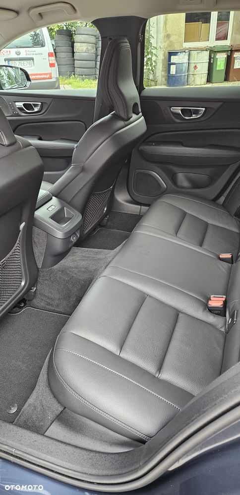 Volvo V60 B4 B DKG Plus Dark - 13