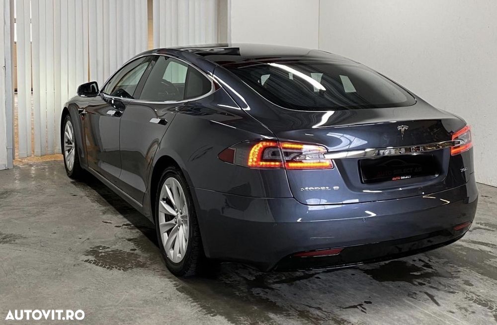 Tesla Model S - 5