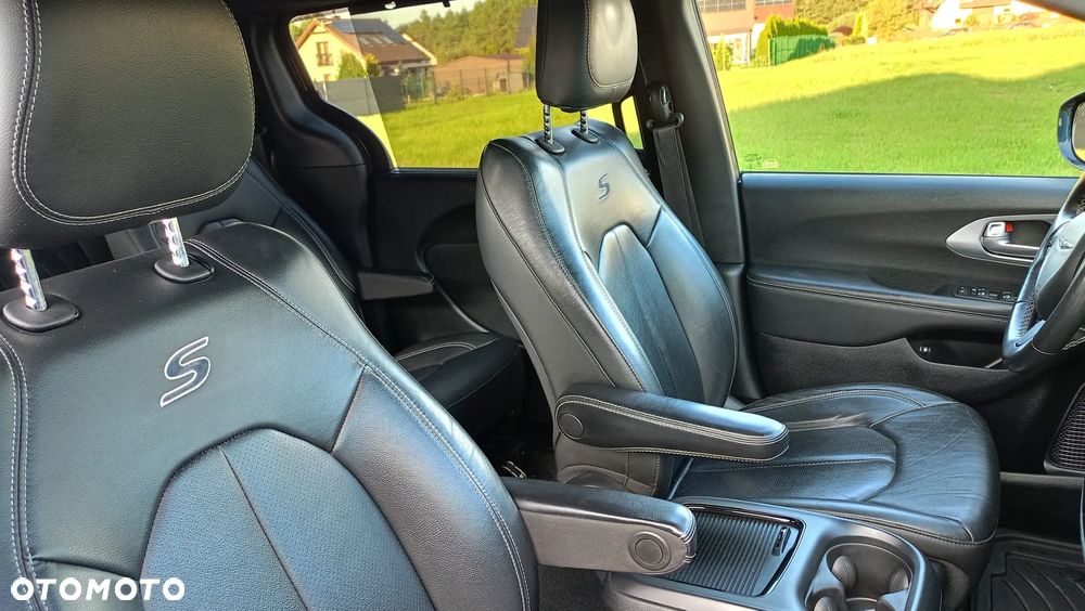 Chrysler Pacifica - 21