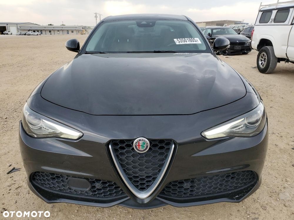 Alfa Romeo Giulia - 5