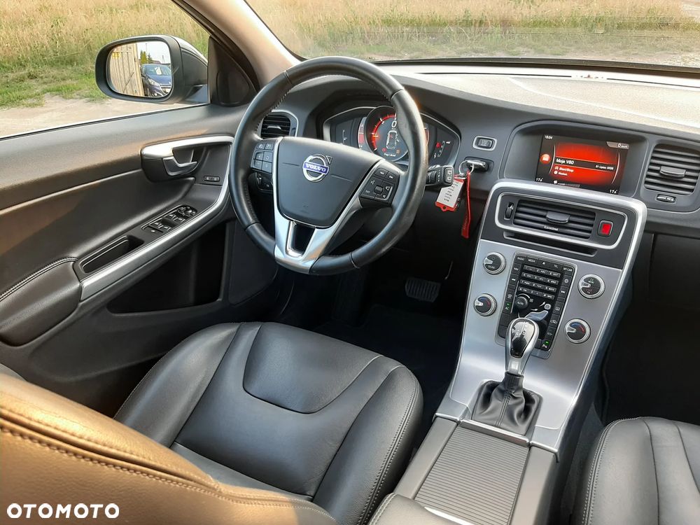 Volvo V60 D3 Geartronic Summum - 25