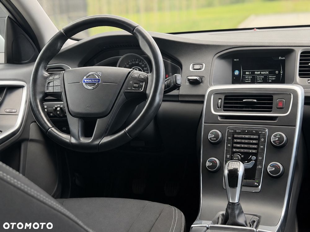 Volvo V60 D2 Drive-E Momentum - 11