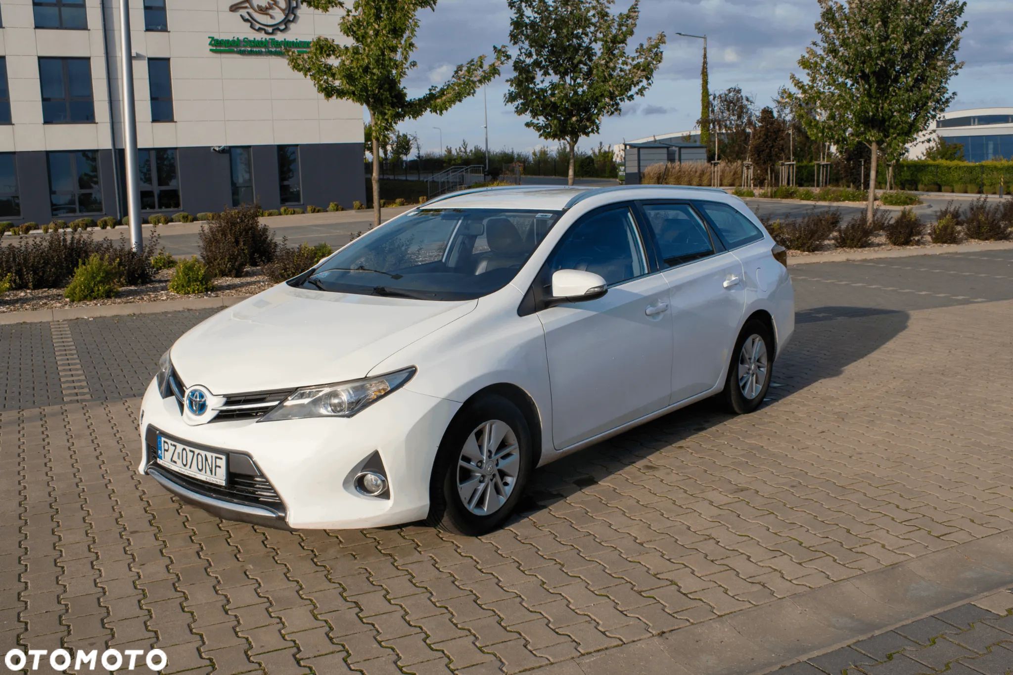 Toyota Auris 1.8 HSD Luna - 1