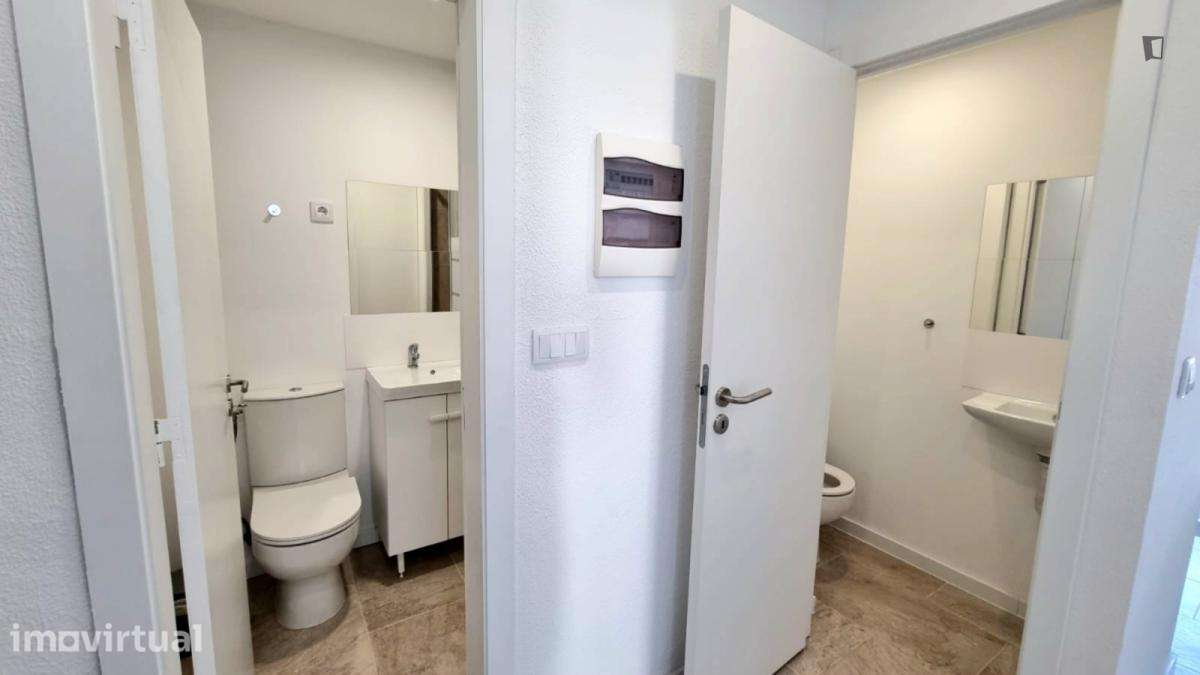 Quarto - localizado em Olivais Lisbon - Grande imagem: 3/9